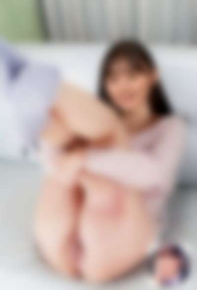 Endo Sakura - shows pussy