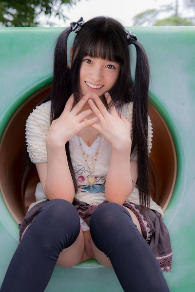 Hashimoto Kanna - shows pussy